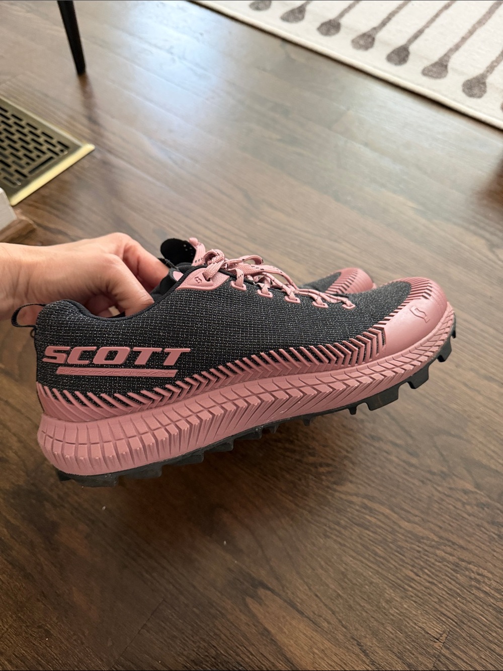 Scott Women's Black and Pink Knit Running Sneakers